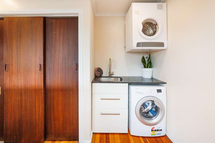 11 Montrose Place Takaro_10