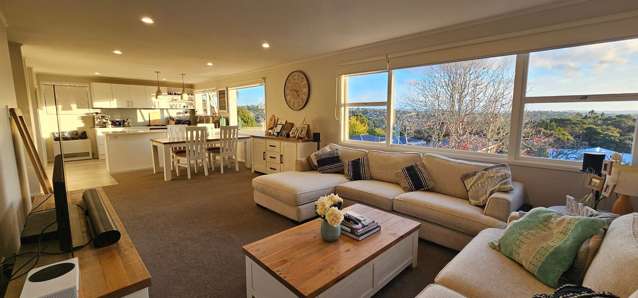 Cozy, Sun-Filled 3.5 Bedroom (newly renovated)