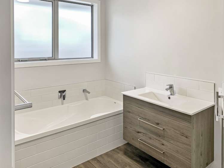 15 Kakariki Drive Coastlands_8