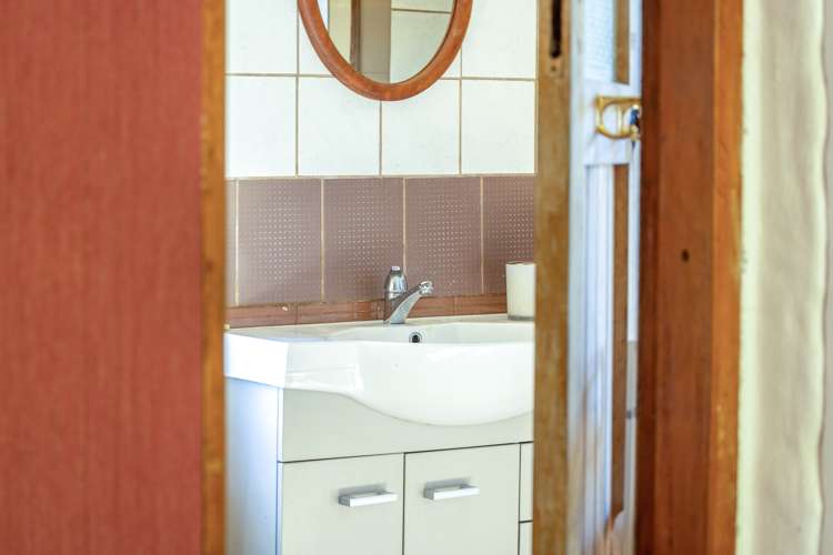 175 Orapiu Road Waiheke Island_32