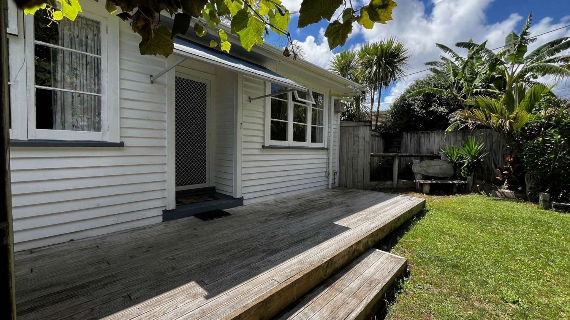 8 Raumati Crescent Onerahi_0