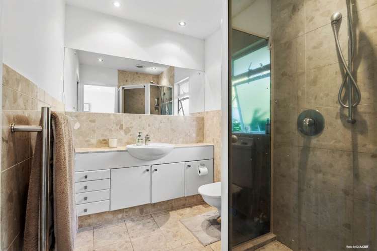 30 Bernard Magnus Lane Greenhithe_9