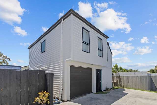 Modern Stand-Alone Home - Quality & Convenience