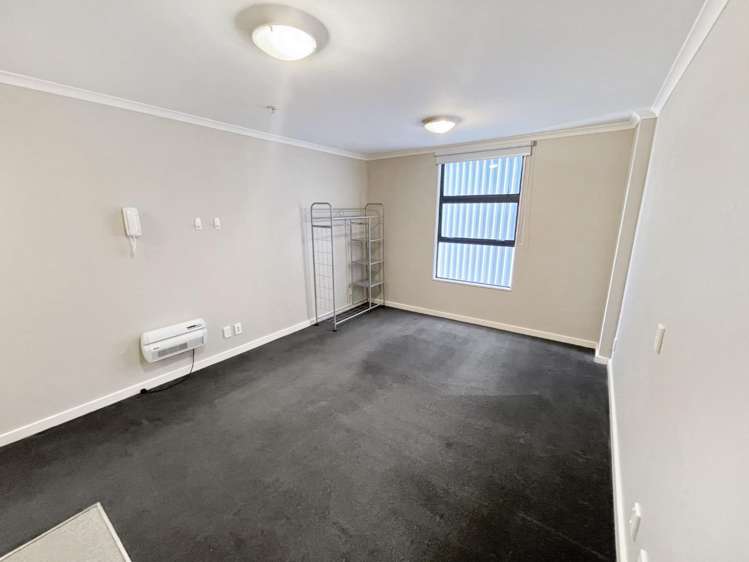 414/5 Aitken Street 1357_5
