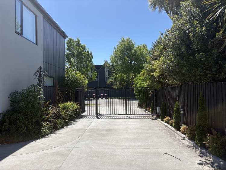 2/306 Worcester Street 1419_9