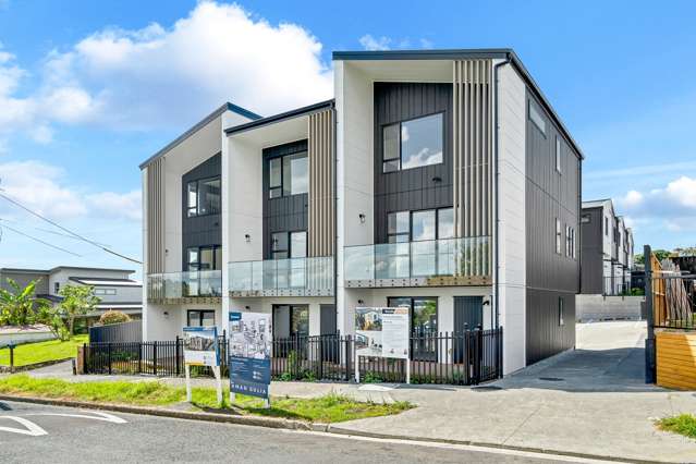 Stylish new build townhouse