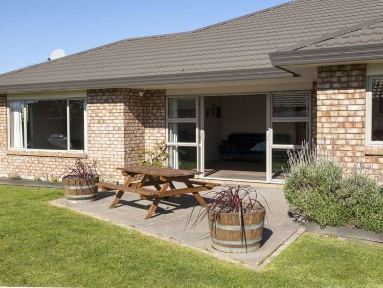 12 Brookside Close Highbury_18