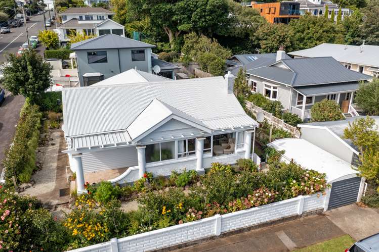 84 Gover Street New Plymouth Central_16