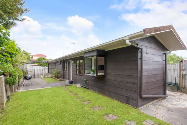 2/865 Beach Road Waiake_3