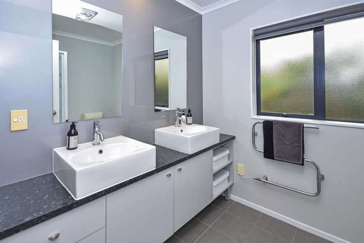 8 Aberdeen Crescent Wattle Downs_18