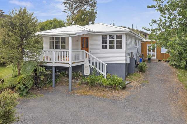 A Charming Coastal Raglan Retreat