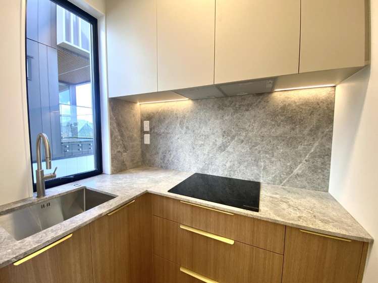 12B Tenterden Ave 1728_9