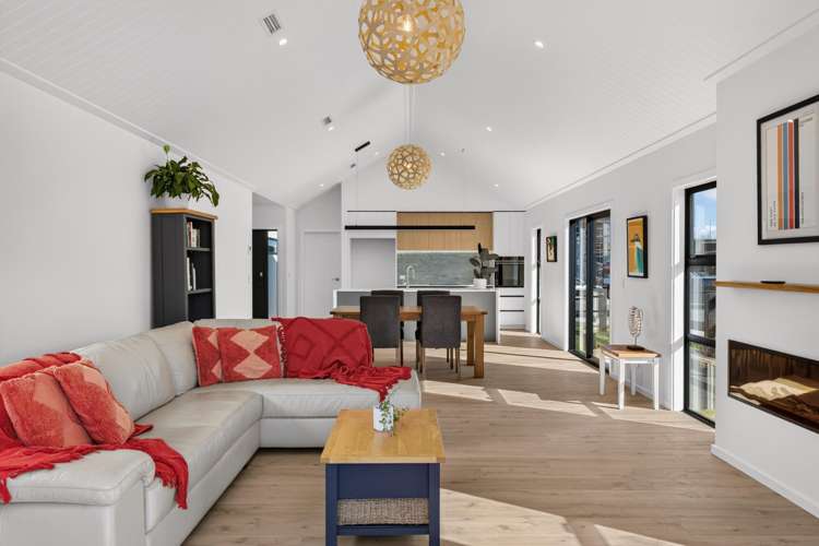 8 Annie Aranui Drive Poraiti_12