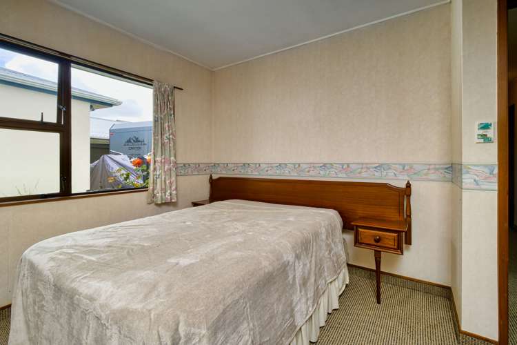 11 Deakin Place Clive_16