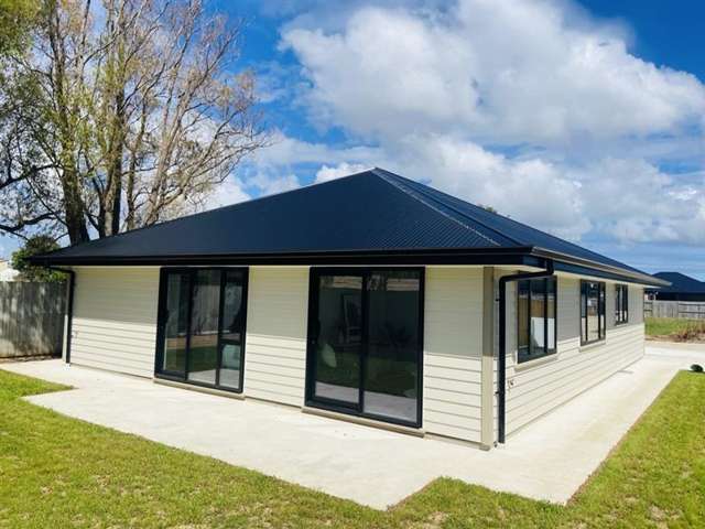 TEAM LEWIS - STYLISH BRAND NEW BUILD