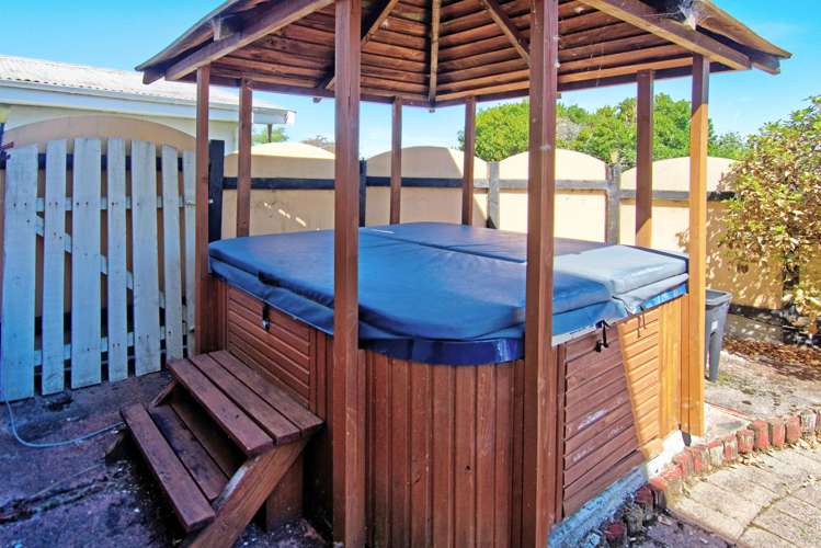 29 Puriri Crescent Lansdowne_12