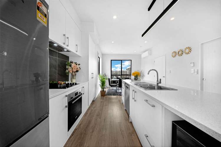 12/60 Kelman Road Kelston_8