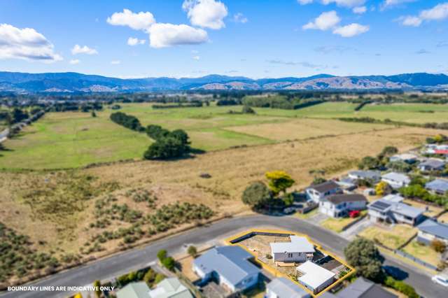 10 Robert Mckeen Street Otaki Beach_1