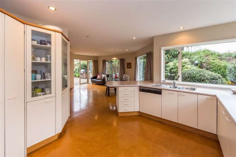 2/32a Bryndwr Road Fendalton_7