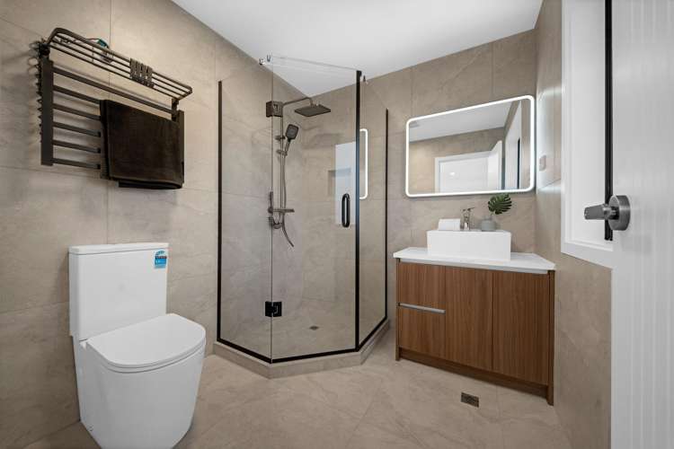 26B HENRIETTE PLACE Totara Park_23