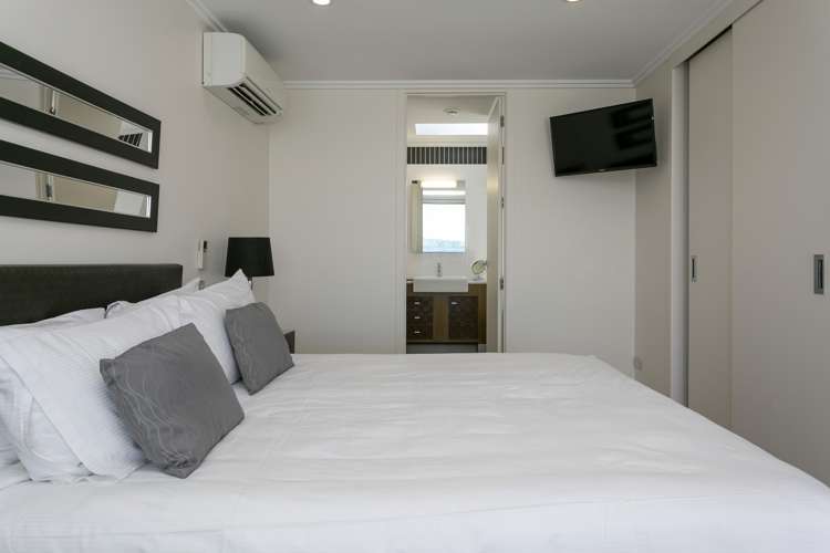 20/225 Lake Terrace Waipahihi_30