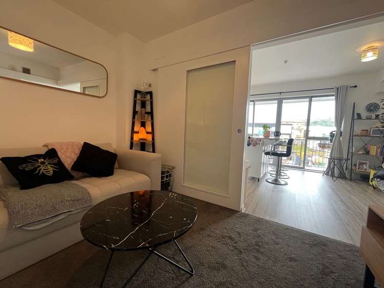 201/10 Flower Street Eden Terrace_2