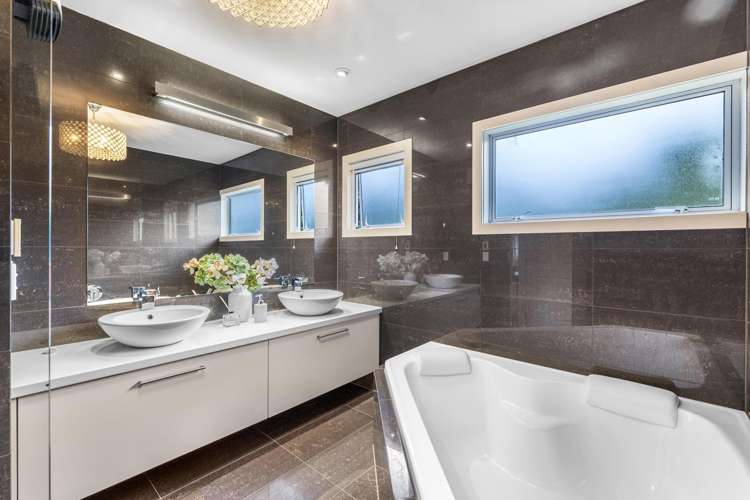 94 Norman Lesser Drive St Johns Park_10