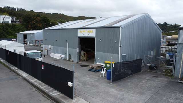 Highly functional warehouse and secure yard