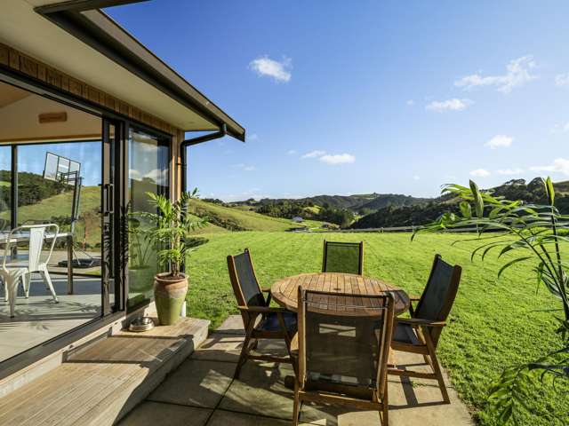 Fab Family Living, Big Shed, Wide Views