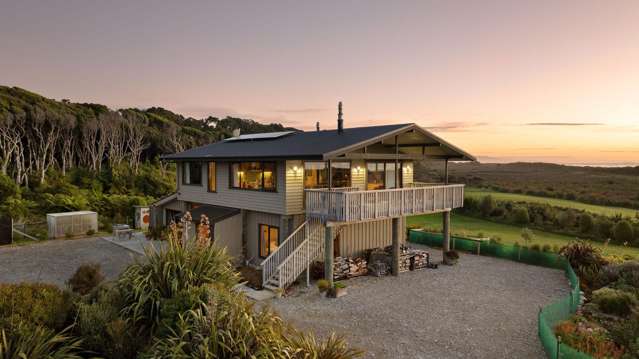 Spectacular Off-Grid Coastal Retreat - Haast