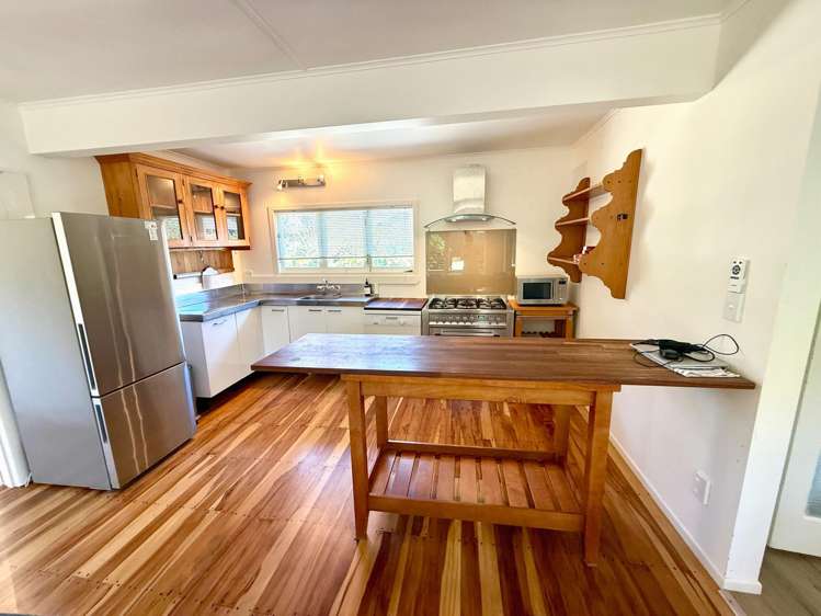 24 Lorenzen Bay Road Raglan_11