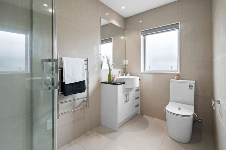 5 Iwinuku Crescent Wattle Downs_24