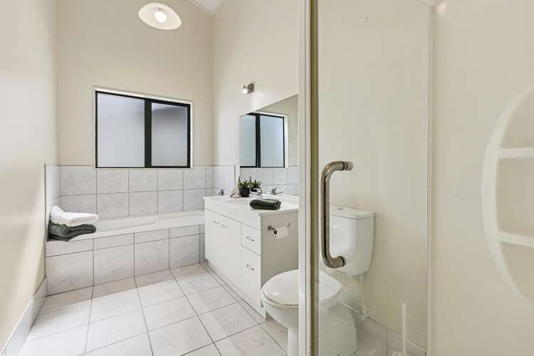 6 Mitika Way Strathmore Park_8