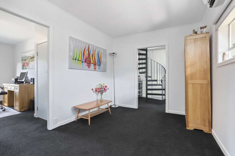 12 Rauhuia Crescent Parau_15