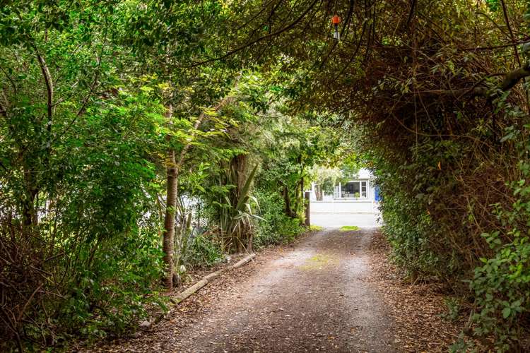 16a Clifton Avenue Carterton_22