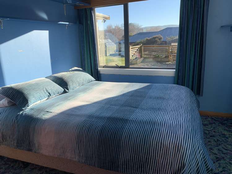 37 Main Road Owaka_11