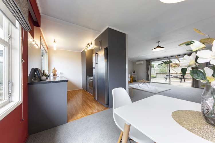 76 Tiroroa Avenue Te Atatu South_2