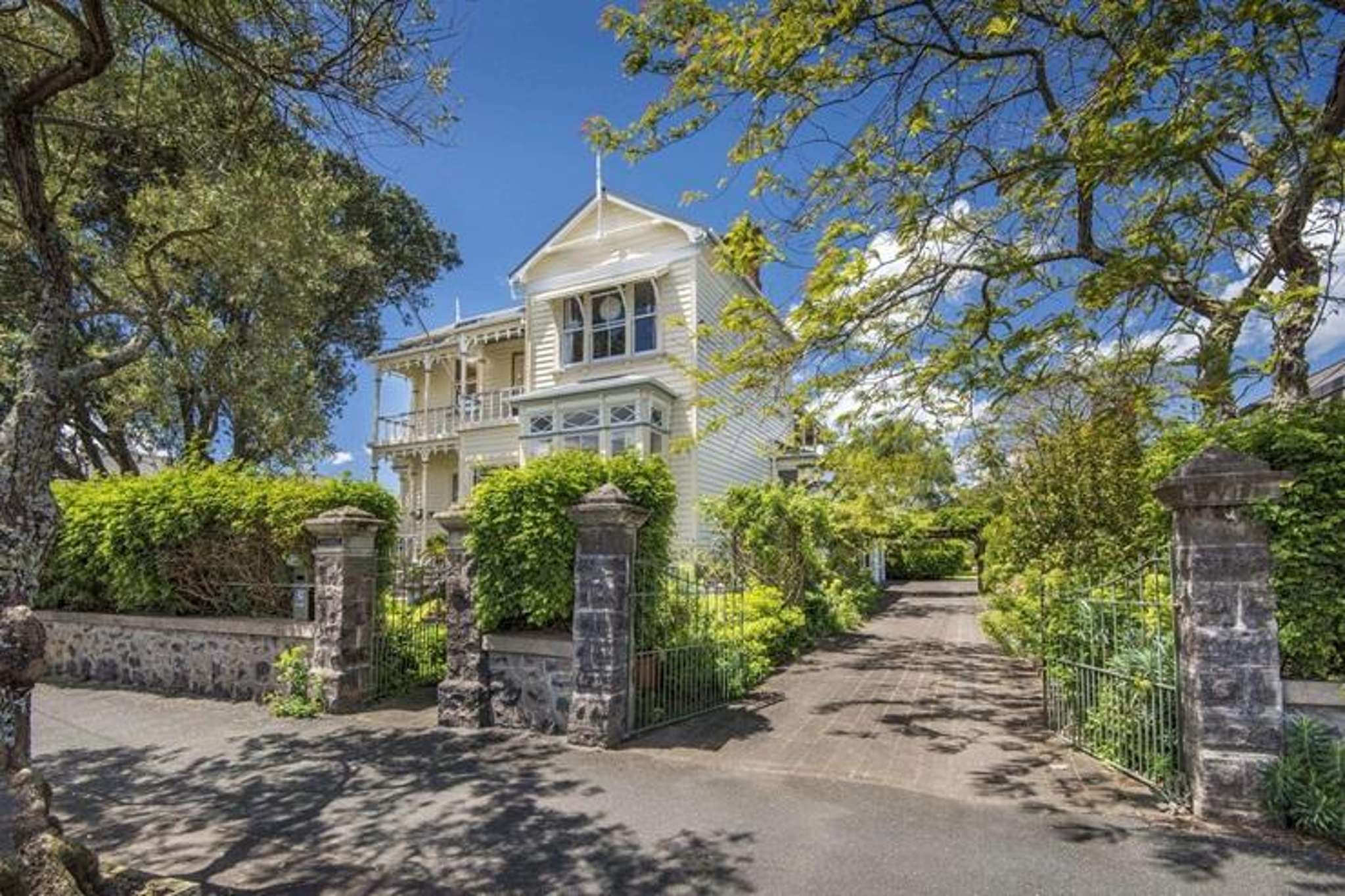 Florence Pugh Netflix villa has sold: Devonport mansion snapped up after buyer falls for beach spot
