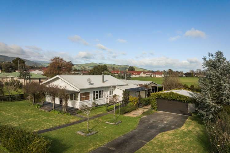 12 Riverbank Road_0