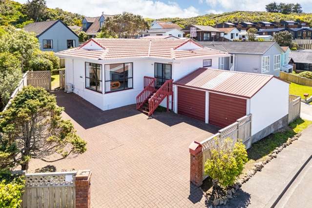 SUNNY THREE BEDROOM HOME IN KARORI