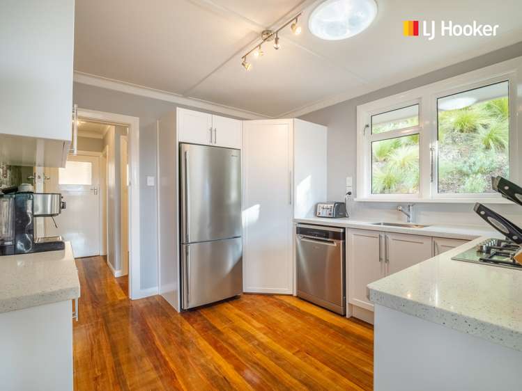 92 Easther Crescent Kew_11