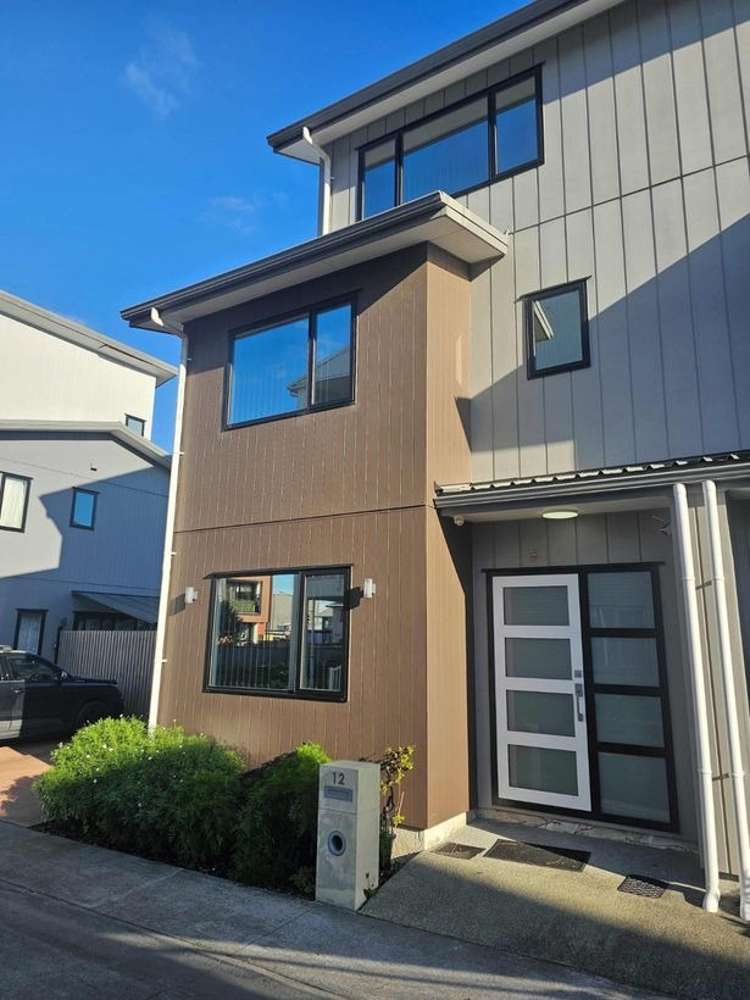12 Eileen Newey Place_0