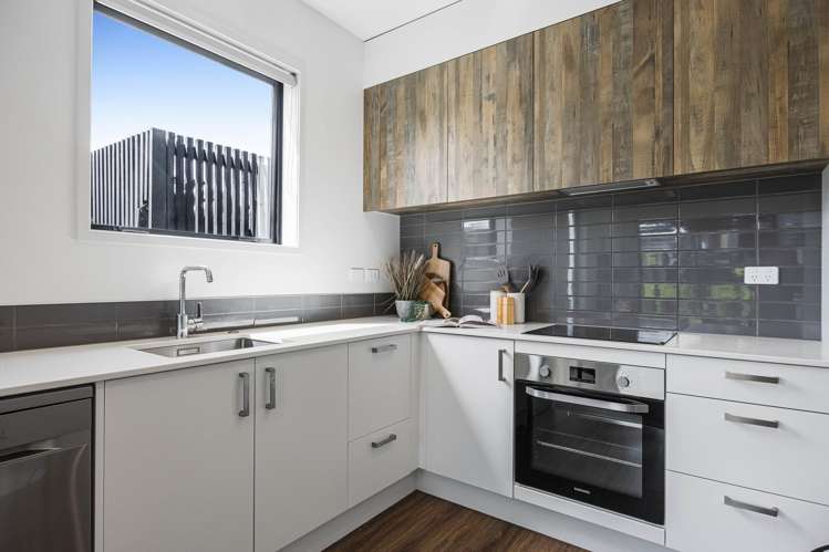 82 Glidepath Road Hobsonville_3