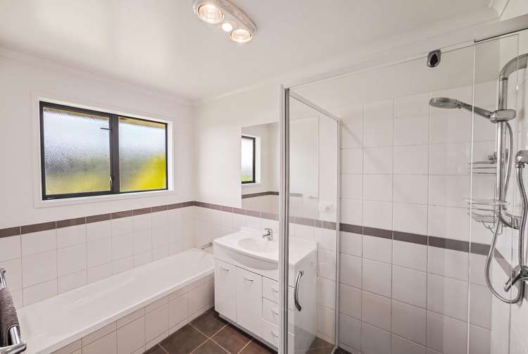 76 Pretty Bridge Valley Road Wakefield_16