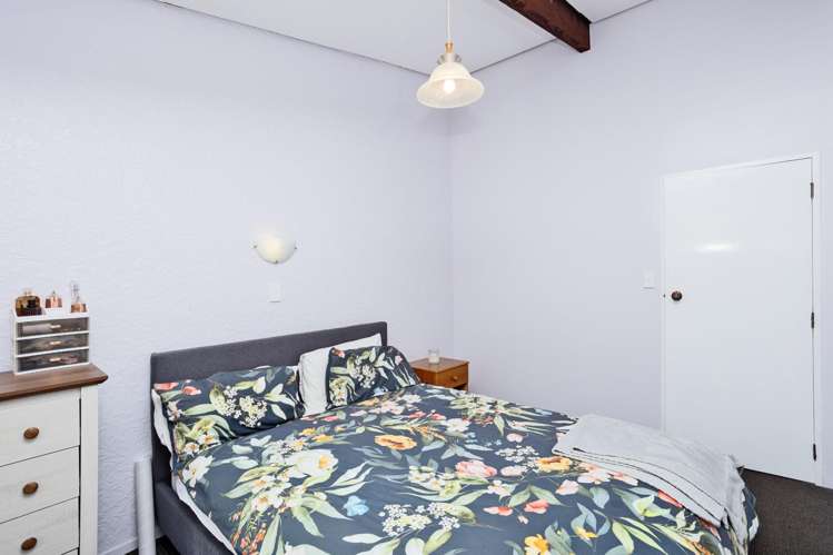 Room 2 Unit 3/172 Forth Street 10549_10