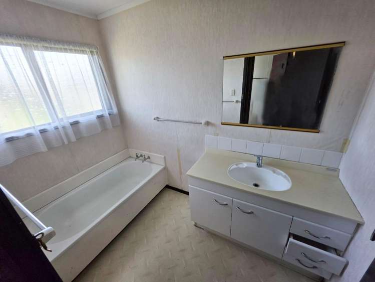 42 Miltonia Ave Te Atatu South_12