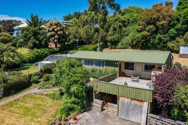 Sunny home on a spacious 1002sqm section