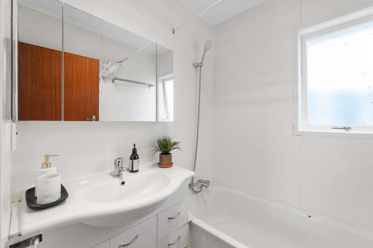 2/13 Brixton Road Mount Eden_11