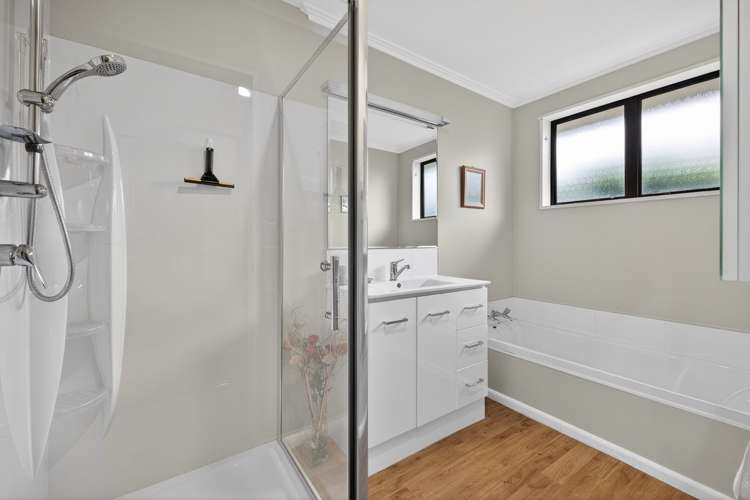 2/58a Daniels Road Redwood_11