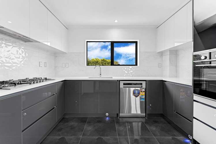 1 Lusty Lush Mangere East_3